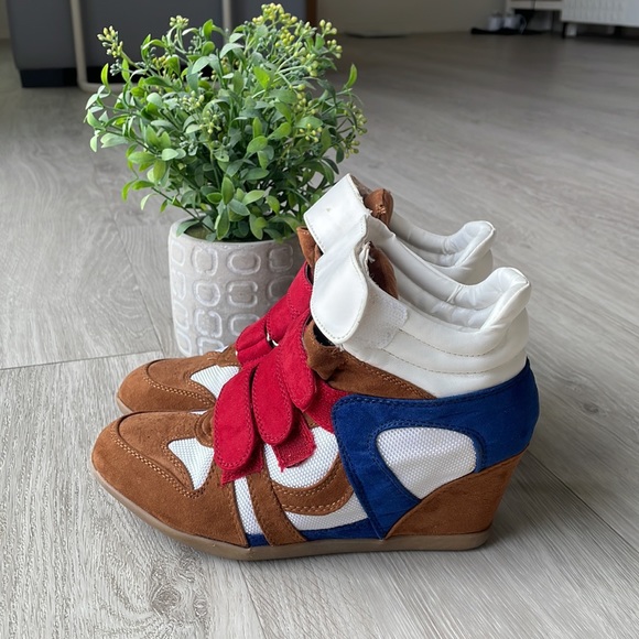 Cute sneakers with hidden wedge - Picture 2 of 4